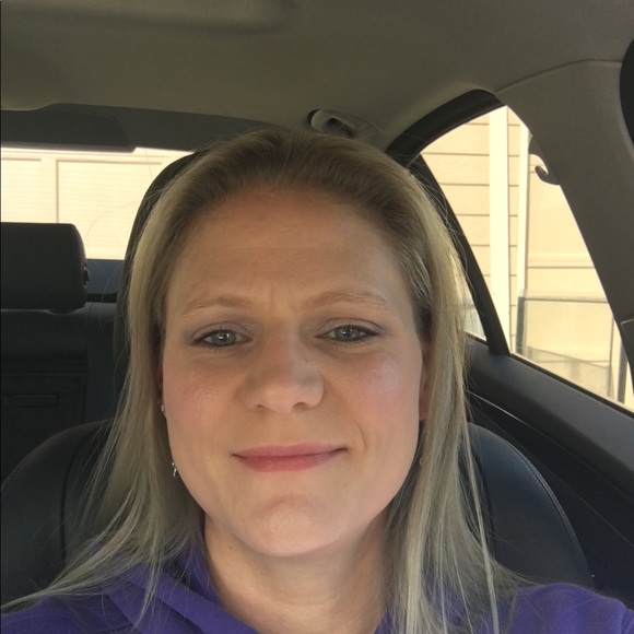 Meet your Posher, Beth - Picture 1 of 1